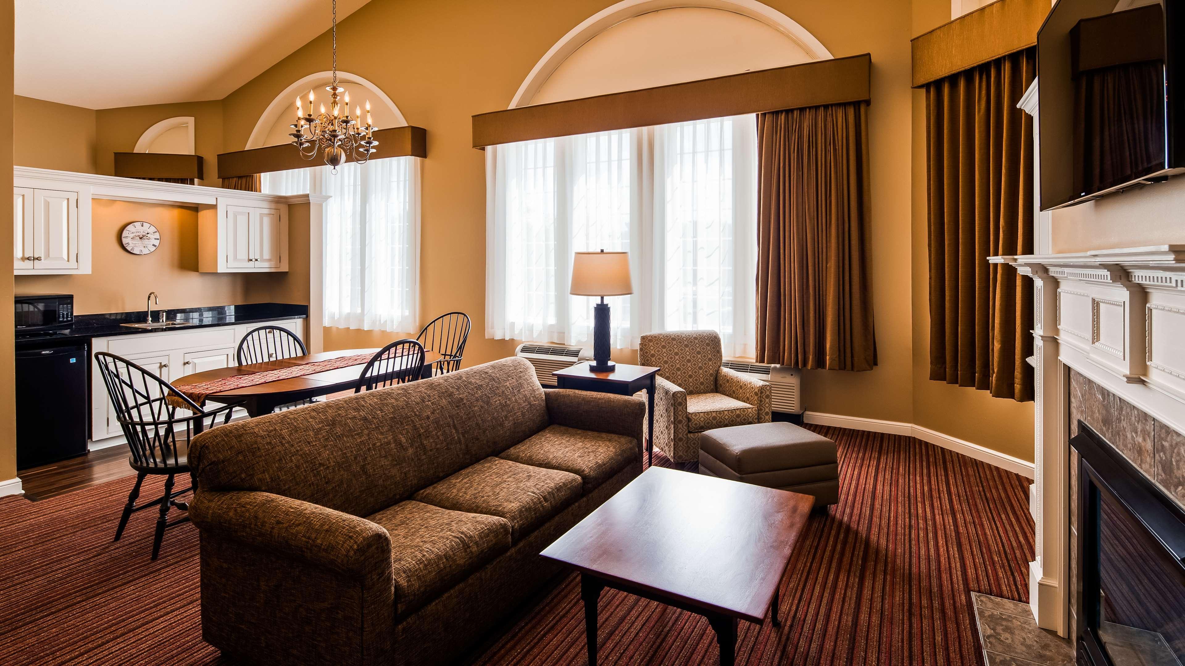 Best Western Plus Dutch Haus Inn And Suites Columbiana Экстерьер фото