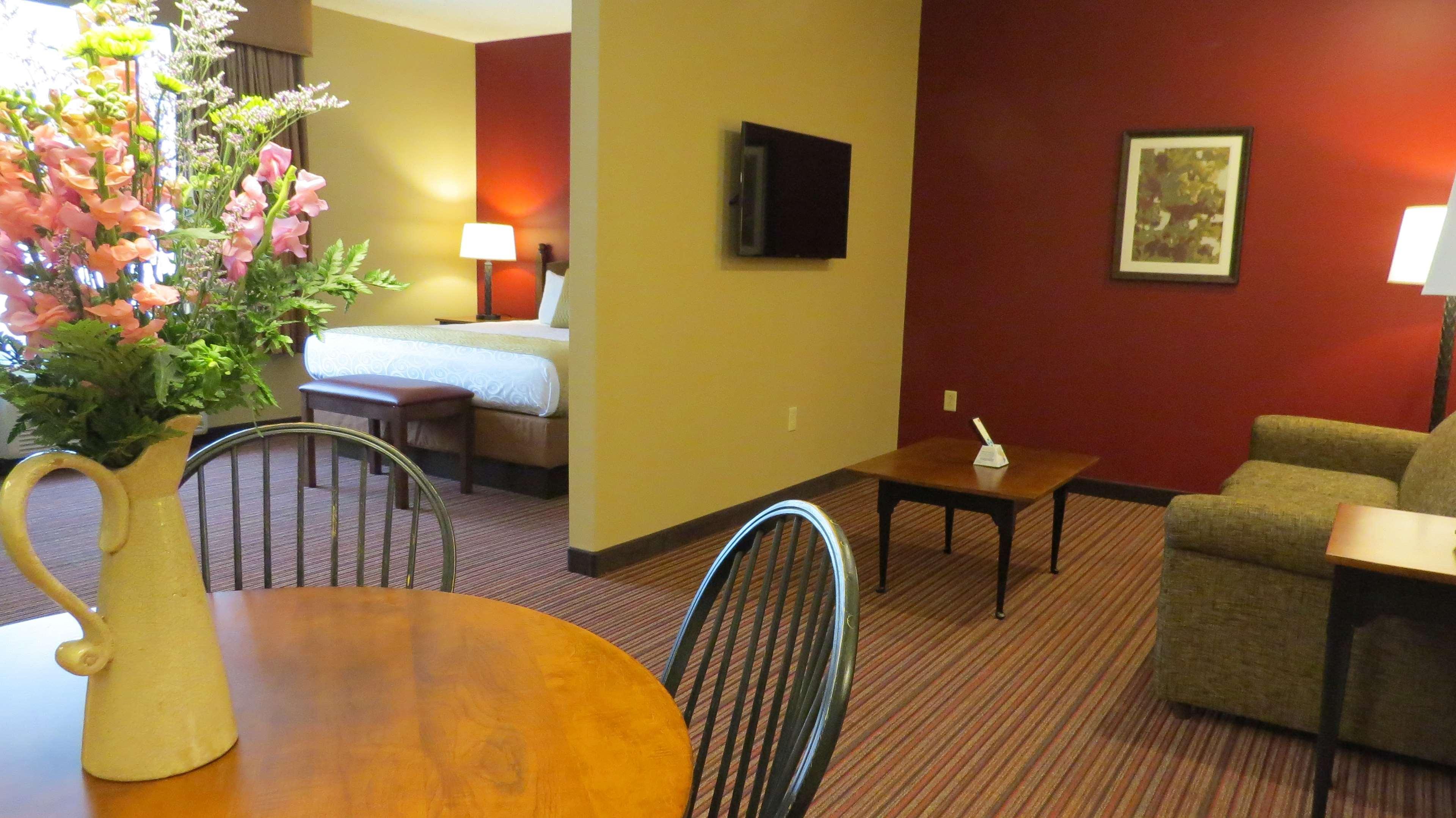Best Western Plus Dutch Haus Inn And Suites Columbiana Номер фото