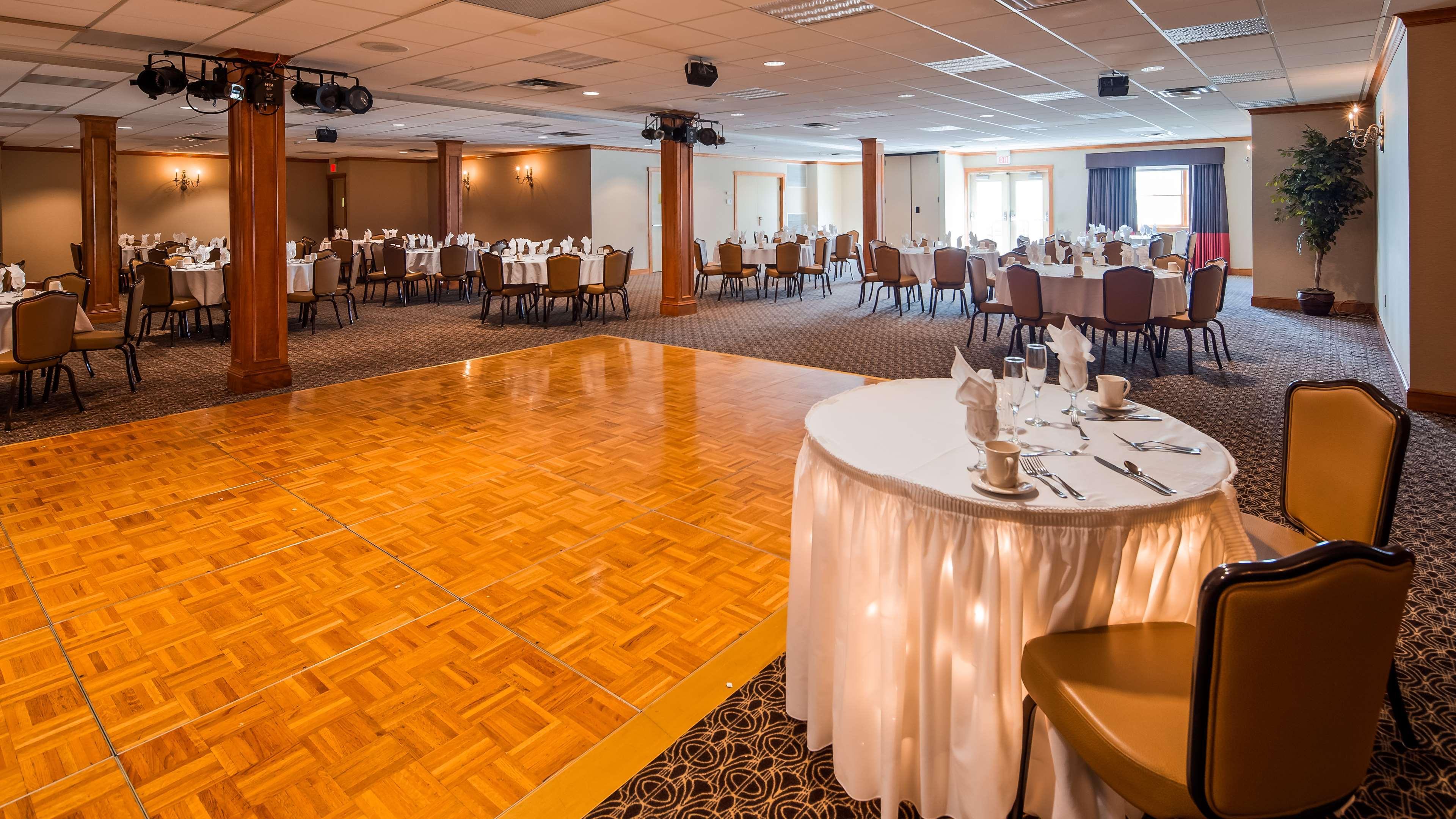 Best Western Plus Dutch Haus Inn And Suites Columbiana Экстерьер фото